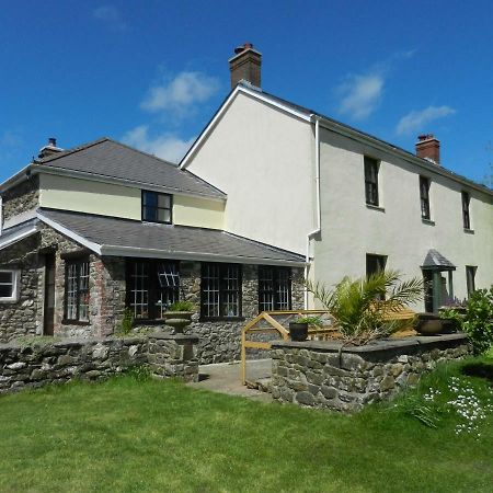 Cilwen Country House Bed And Breakfast Abernant Exterior photo