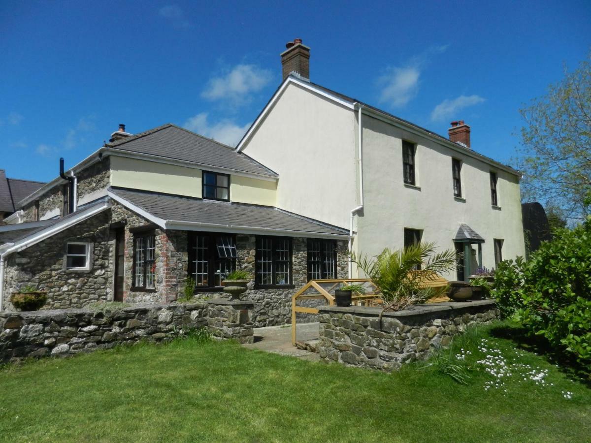 Cilwen Country House Bed And Breakfast Abernant Exterior photo